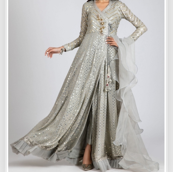 Ayesha Somaya Pakistani Small Gown - Picture 1 of 11